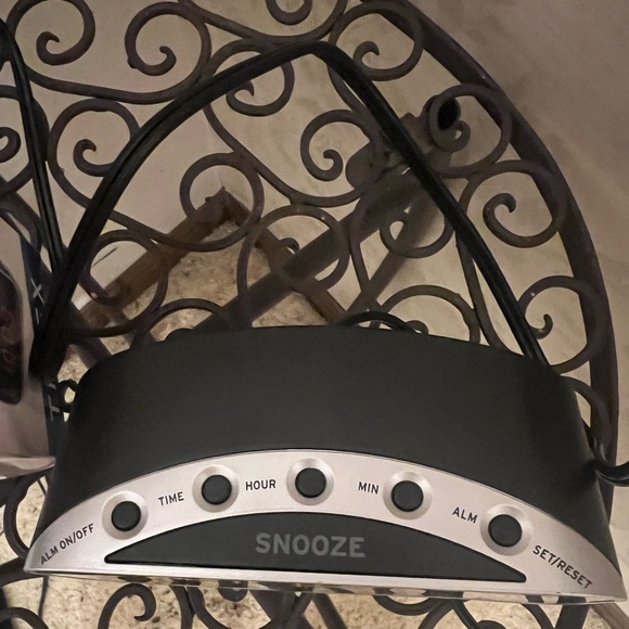 Timex alarm clock - Picture 3 of 4